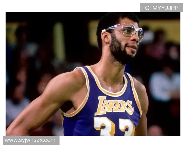 卡里姆阿卜杜尔贾巴尔与勒布朗詹姆斯时代对比分析与篮球影响力探讨