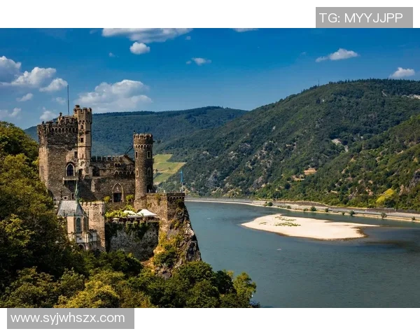 意大利足球明星梦游奇幻之旅探索足球与梦境交织的奇妙世界